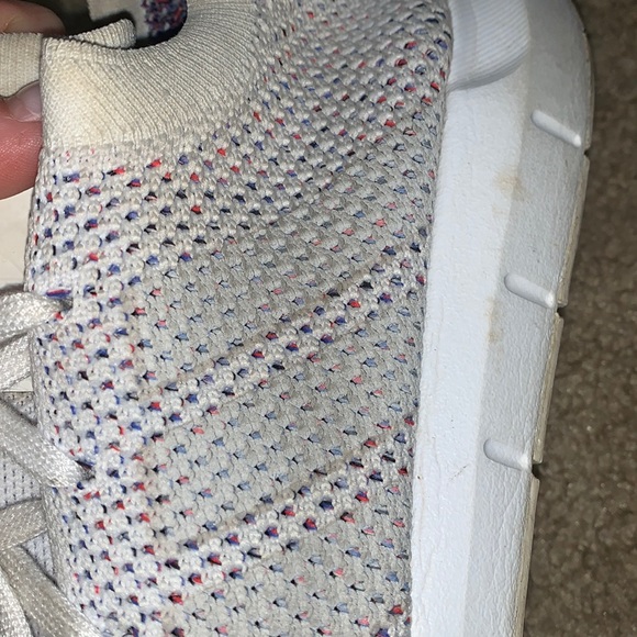 Adidas sneaker tennis shoes - Picture 4 of 5